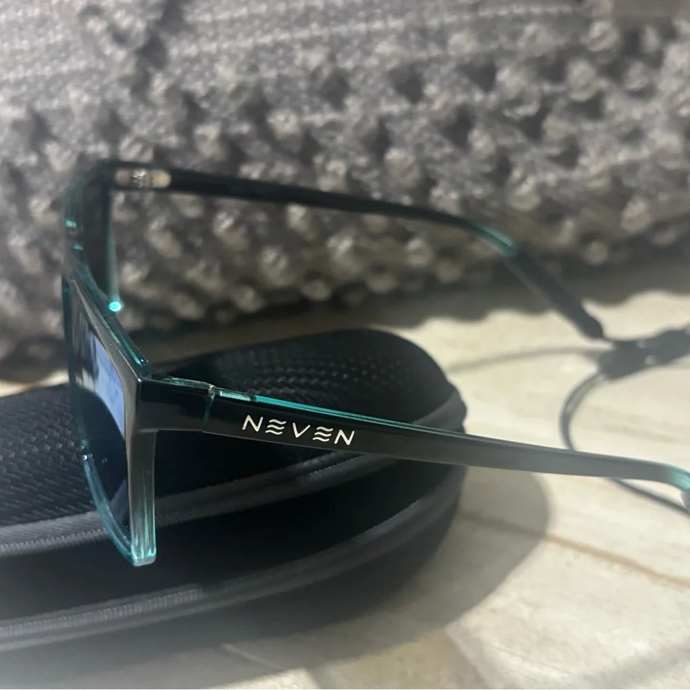 Unisex NEVEN Doc Robbins Sunglasses - Picture 3 of 8
